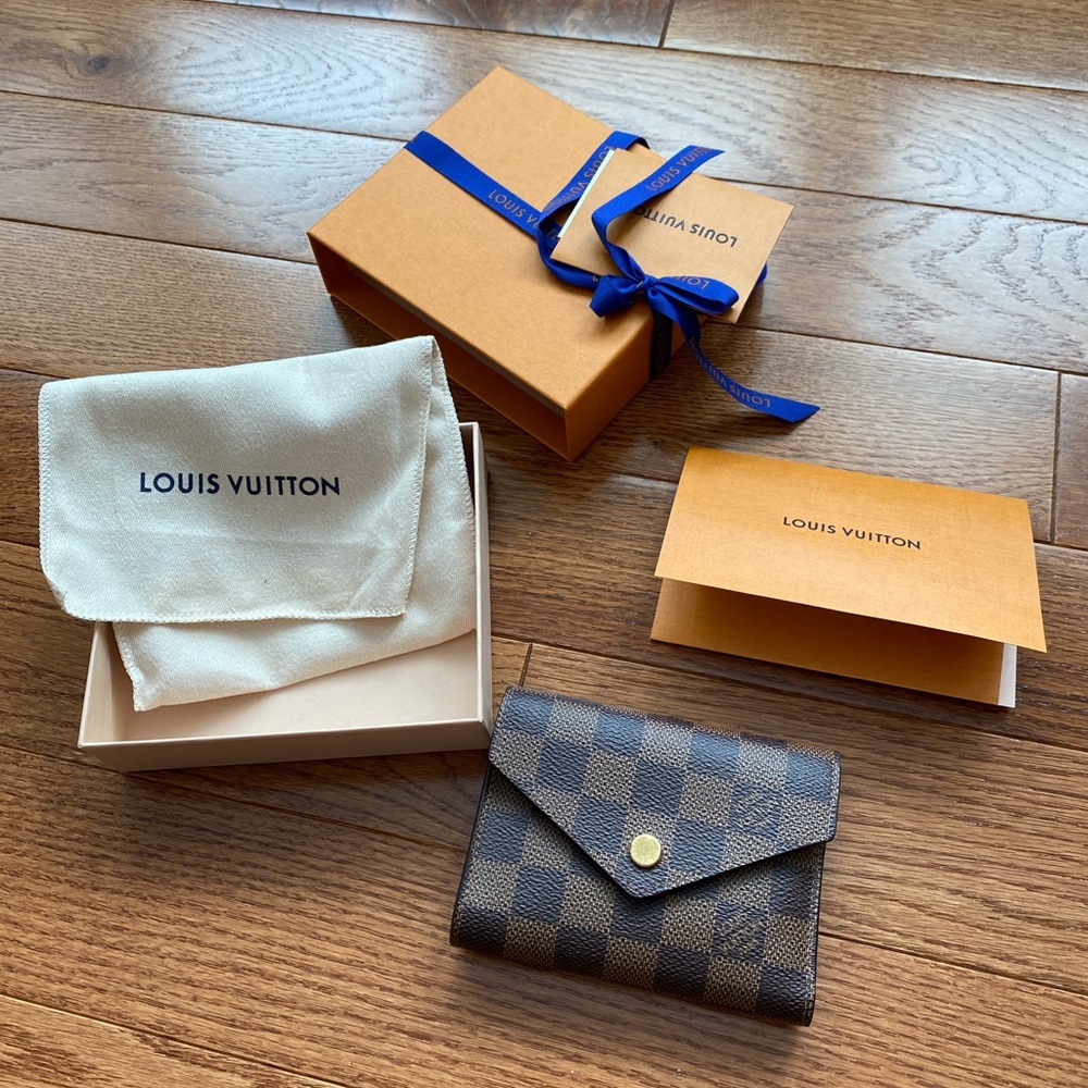 Louis Vuitton Victorine wallet perfect condition.with box+ receipt 600$